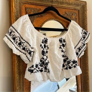 American Eagle Women White Off The Shoulder Bubble Crop Top